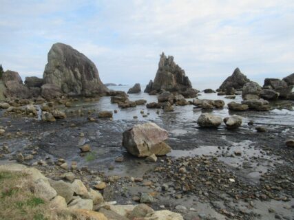 名勝・橋杭岩は、和歌山県東牟婁郡串本町にある奇岩群。