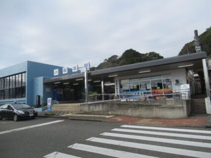 串本駅は、和歌山県東牟婁郡串本町にある、JR西日本紀勢本線の駅。