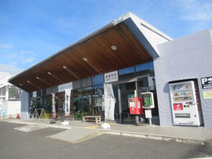 周参見駅は、和歌山県西牟婁郡すさみ町にある、JR西日本紀勢本線の駅。