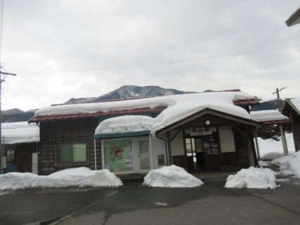 丹比駅は、鳥取県八頭郡八頭町南字小判にある、若桜鉄道若桜線の駅。