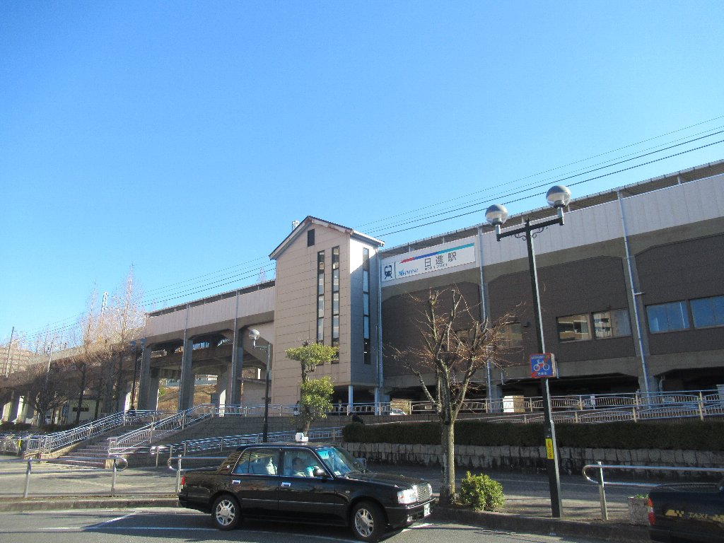 日進駅は、愛知県日進市栄2丁目にある、名鉄豊田線の駅。