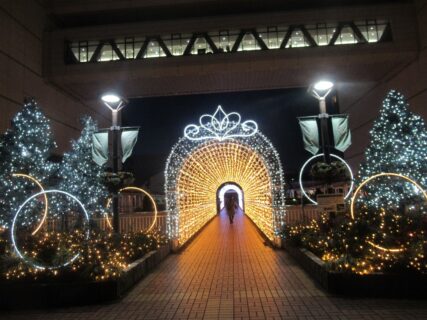 豊田市駅西口ペデストリアンデッキ広場のイルミ。