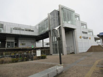 枇杷島駅は、愛知県清須市西枇杷島町にある、JR東海・東海交通事業の駅。