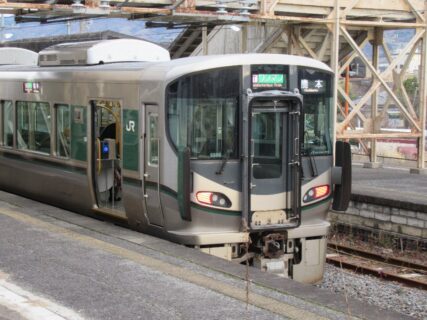 粉河駅は、和歌山県紀の川市粉河にある、JR西日本和歌山線の駅。