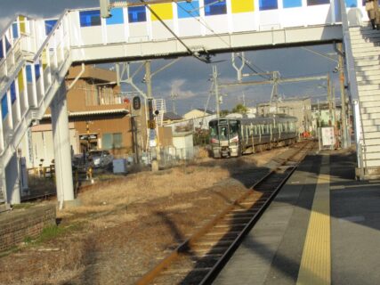 布施屋駅は、和歌山市布施屋にある、JR西日本和歌山線の駅。