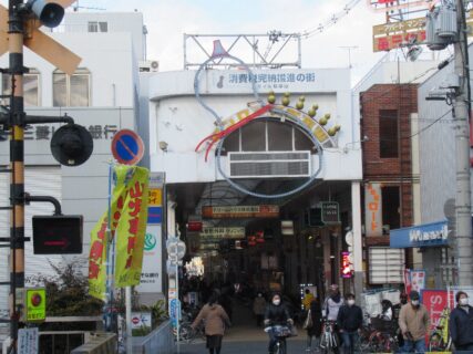 ヒョウタンだらけの、瓢箪山駅前でございます。