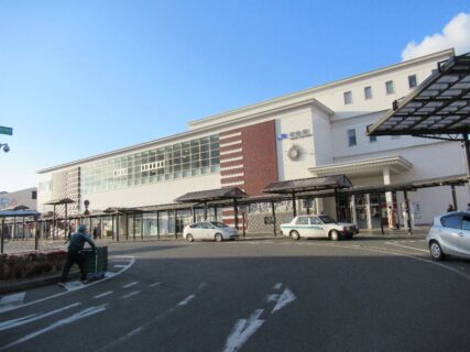西条駅は、広島県東広島市西条本町にある、JR西日本山陽本線の駅。