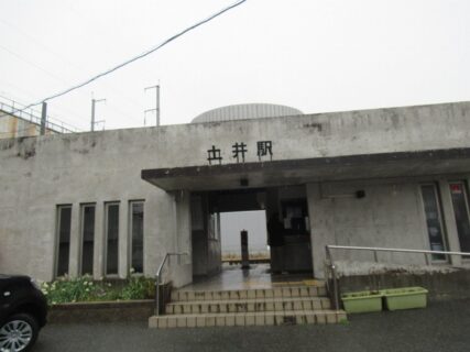 土井駅は、福岡市東区土井三丁目にある、JR九州香椎線の駅。