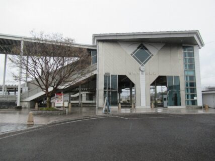 吉野ケ里公園駅は、佐賀県神埼郡吉野ヶ里町にある、JR九州長崎本線の駅。