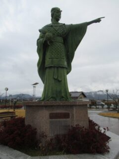 神埼駅の北口に卑弥呼さんの像がございました。