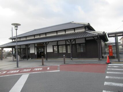 小城駅は、佐賀県小城市三日月町久米にある、JR九州唐津線の駅。
