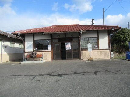 東多久駅は、佐賀県多久市東多久町大字別府にある、JR九州唐津線の駅。