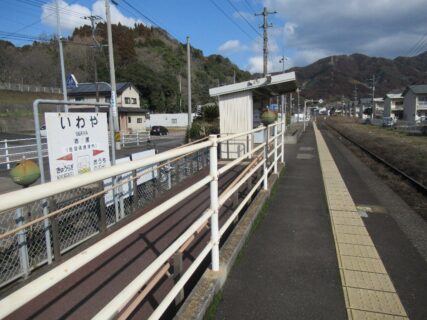 岩屋駅は、佐賀県唐津市厳木町本山にある、JR九州唐津線の駅。