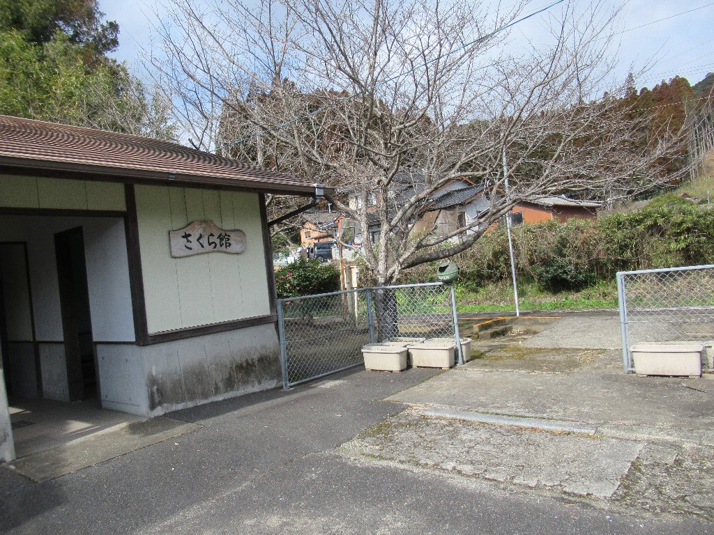 肥前久保駅は、佐賀県唐津市相知町久保にある、JR九州筑肥線の駅。