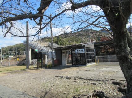 鹿家駅は、福岡県糸島市二丈鹿家にある、JR九州筑肥線の駅。