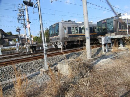 京田辺駅は、京都府京田辺市田辺久戸にある、JR西日本片町線の駅。