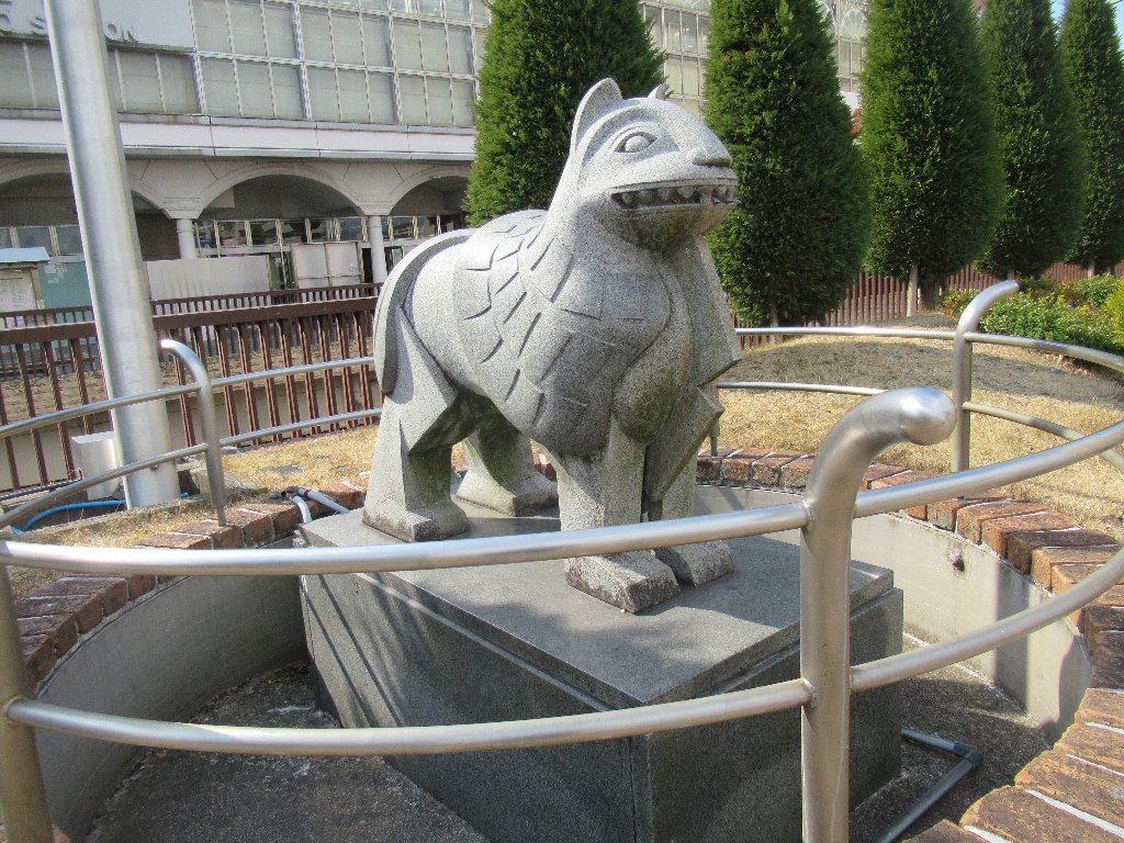 住道駅北口広場のライオン像噴水でございます。 | JealousGuy@DoraNekoWeb