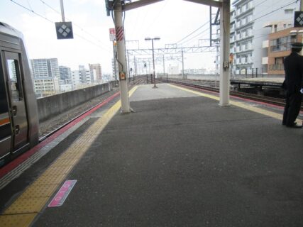 住道駅は、大阪府大東市住道二丁目にある、JR西日本片町線の駅。