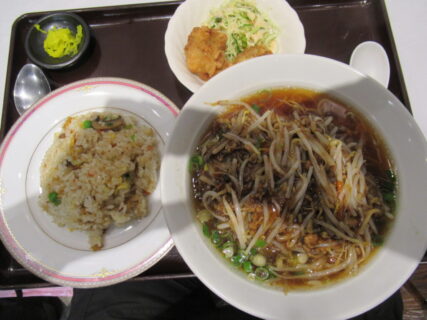 神奈川名物サンマー麺ですが又来軒で食べたのは、もやしラーメン定食。