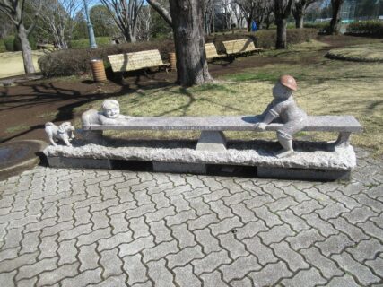 大串貝塚ふれあい公園のベンチなのですがね。
