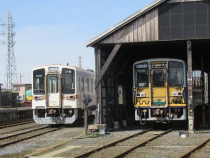 那珂湊駅に併設されている車庫、湊機関区の車両でございます。