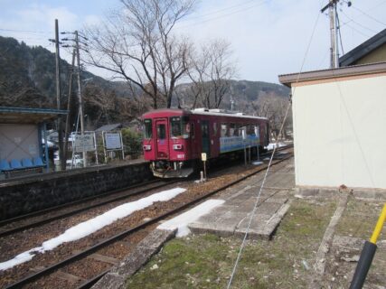 郡上大和駅は、岐阜県郡上市大和町にある、長良川鉄道越美南線の駅。