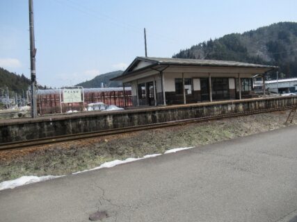 徳永駅は、岐阜県郡上市大和町徳永にある、長良川鉄道越美南線の駅。