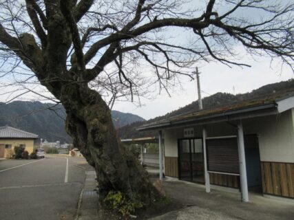 相生駅は、岐阜県郡上市八幡町相生にある、長良川鉄道越美南線の駅。