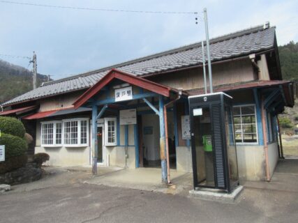 深戸駅は、岐阜県郡上市美並町にある、長良川鉄道越美南線の駅。