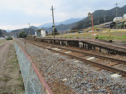 赤池駅は、岐阜県郡上市美並町山田にある、長良川鉄道越美南線の駅。