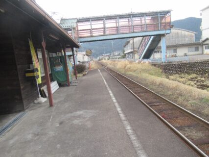 美並苅安駅は、岐阜県郡上市美並町白山にある、長良川鉄道越美南線の駅。