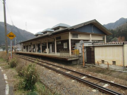 みなみ子宝温泉駅は、岐阜県郡上市美並町にある、長良川鉄道の駅。