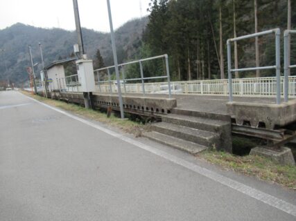 木尾駅は、岐阜県郡上市美並町上田にある、長良川鉄道越美南線の駅。