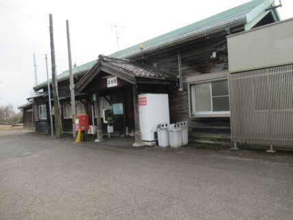 富加駅は、岐阜県加茂郡富加町羽生にある、長良川鉄道越美南線の駅。