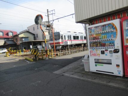 手力駅は、岐阜県岐阜市蔵前七丁目にある、名鉄各務原線の駅。