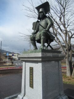 垂井駅前北口広場にございます竹中半兵衛の像です。