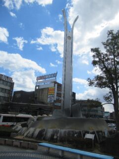 大垣駅南口駅前広場の、水都タワーなるモニュメント。