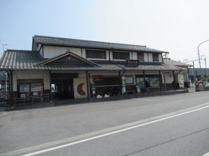 愛知川駅は、滋賀県愛知郡愛荘町市にある、近江鉄道本線の駅。