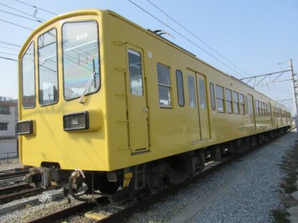 八日市駅の留置線にいた近江鉄道800系電車。