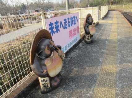 紫香楽宮跡駅は、滋賀県甲賀市信楽町牧にある、信楽高原鐵道信楽線の駅。