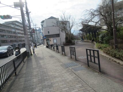 旧京阪京津線軌道跡は、遊歩道の陵ヶ岡みどりの径になりました。