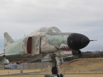 茨城空港公園には、F-4EJ改とRF-4EJが展示されている。