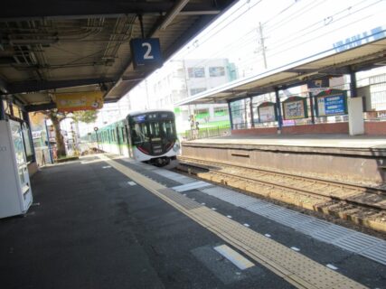 枚方公園駅は、大阪府枚方市伊加賀東町にある、京阪電鉄京阪本線の駅。