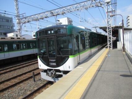 野江駅は、大阪市城東区成育三丁目にある、京阪電気鉄道京阪本線の駅。