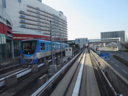 トレードセンター前駅は、大阪市住之江区にある、ニュートラムの駅。
