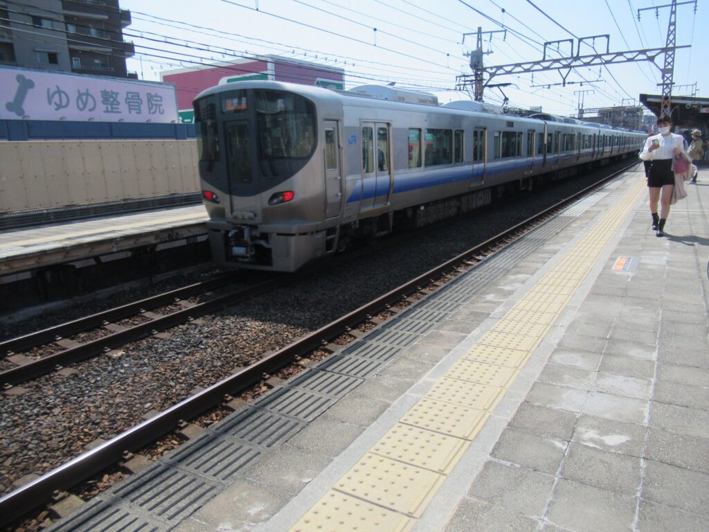 美章園駅は、大阪市阿倍野区美章園一丁目にある、JR西日本阪和線の駅。