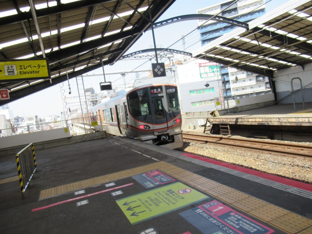 大正駅は、大阪市大正区にある、JR西日本・大阪メトロの駅。