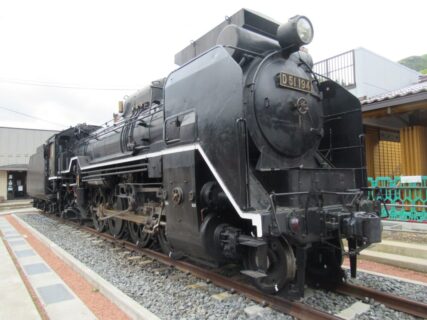 津和野駅前に静態保存展示されている、蒸気機関車D51194号機。