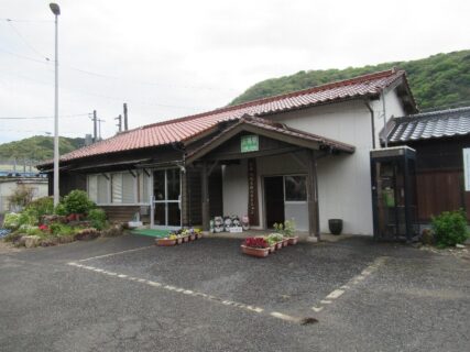 於福駅は、山口県美祢市於福町下字則田にある、JR西日本美祢線の駅。