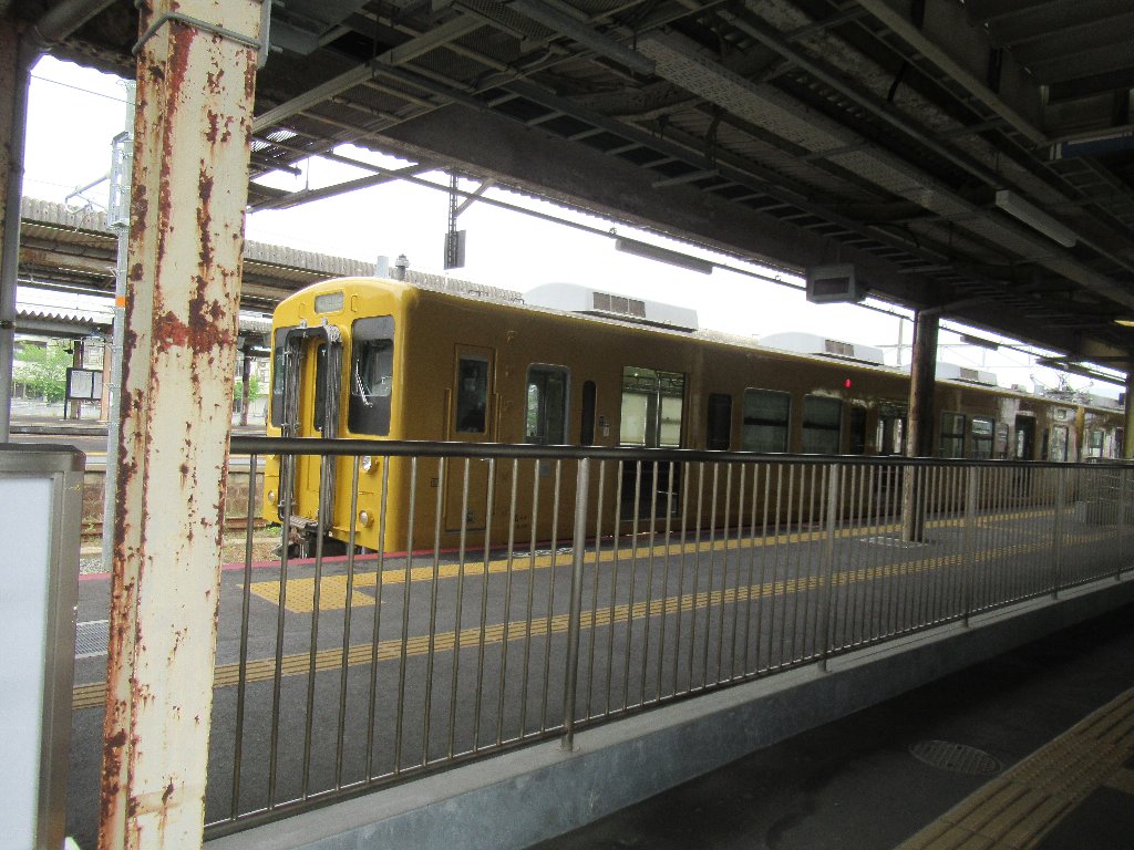 宇部駅は、山口県宇部市西宇部南四丁目にある、JR西日本の駅。